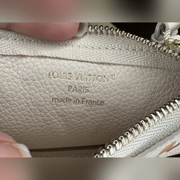 Louis Vuitton Key Pouch - Picture 7 of 10